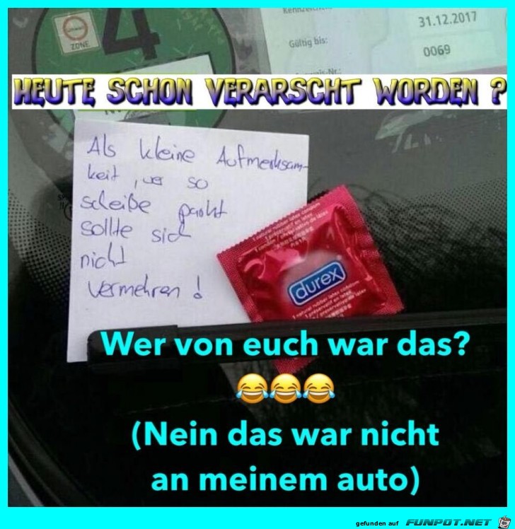 Hinter dem Scheibenwischer Hinter dem Scheibenwischer