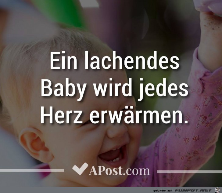 Ein laechelndes Baby