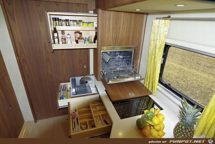 von aussen ein normaler Bus 8 von aussen ein normaler Bus 8