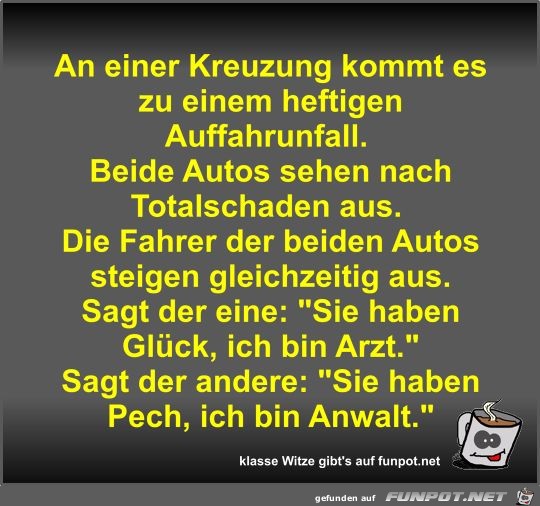 An einer Kreuzung kommt es zu einem heftigen Auffahrunfall An einer Kreuzung kommt es zu einem heftigen Auffahrunfall