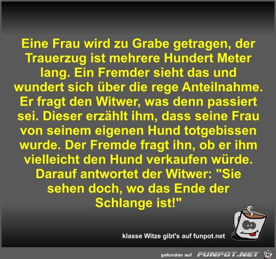 Eine Frau wird zu Grabe getragen