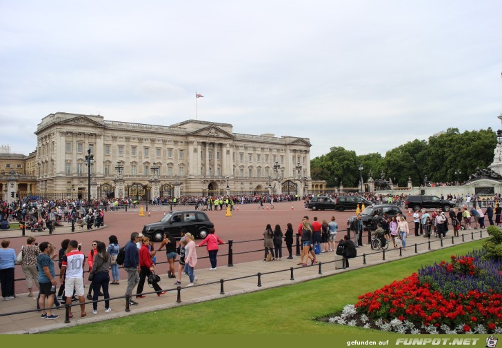 16-002 Buckingham Palace