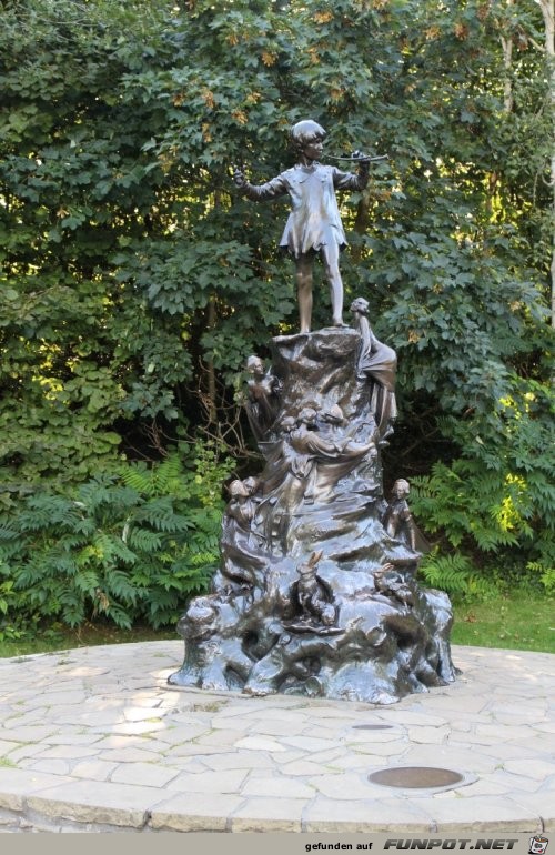 16-102 Peter Pan Statue 16-102 Peter Pan Statue