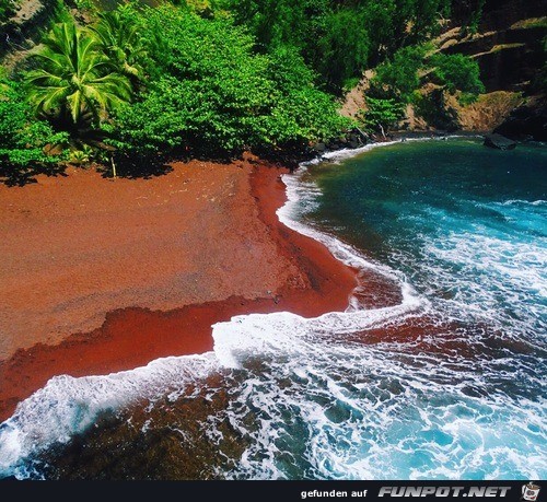 roter Sandstrand Hawaii