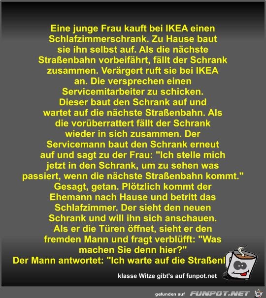 Eine junge Frau kauft bei IKEA einen Schlafzimmerschrank Eine junge Frau kauft bei IKEA einen Schlafzimmerschrank