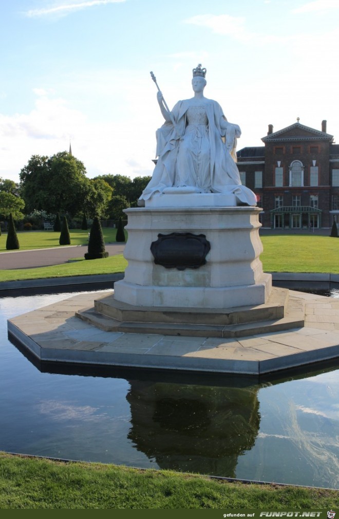16-116 Victoria-Statue 16-116 Victoria-Statue