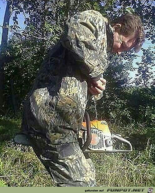 Ich würde die Motorsäge so nicht starten... Ich würde die Motorsäge so nicht starten...
