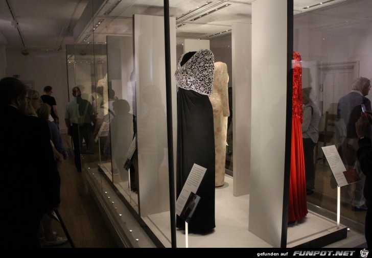 18-64 Diana-Modeausstellung
