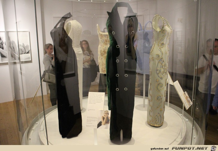 18-68 Diana-Modeausstellung