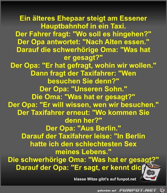 Ein älteres Ehepaar steigt am Essener Hauptbahnhof in ein... Ein älteres Ehepaar steigt am Essener Hauptbahnhof in ein...