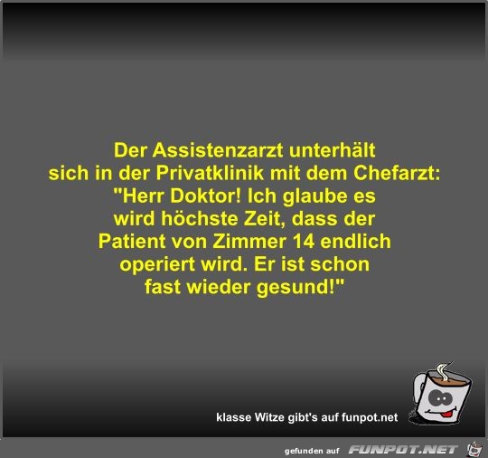 Der Assistenzarzt unterhält sich in der Privatklinik mit... Der Assistenzarzt unterhält sich in der Privatklinik mit...