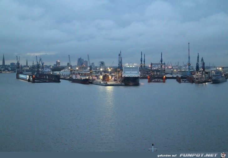 21-21 Einlaufen in Hamburg 21-21 Einlaufen in Hamburg