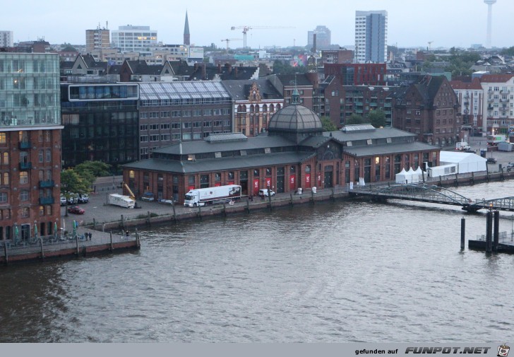 21-23 Einlaufen in Hamburg 21-23 Einlaufen in Hamburg