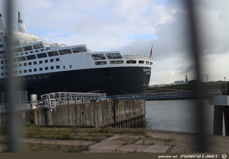 Einlaufen in den Hamburger Hafen mit der 