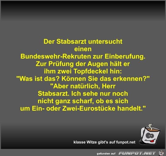 Der Stabsarzt untersucht einen Bundeswehr-Rekruten zur... Der Stabsarzt untersucht einen Bundeswehr-Rekruten zur...