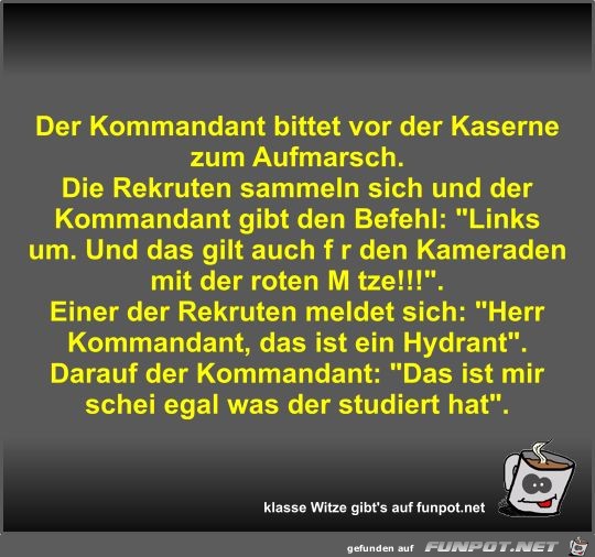 Der Kommandant bittet vor der Kaserne zum Aufmarsch Der Kommandant bittet vor der Kaserne zum Aufmarsch