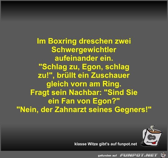 Im Boxring dreschen zwei Schwergewichtler aufeinander ein Im Boxring dreschen zwei Schwergewichtler aufeinander ein