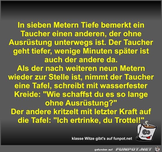 In sieben Metern Tiefe bemerkt ein Taucher einen anderen In sieben Metern Tiefe bemerkt ein Taucher einen anderen