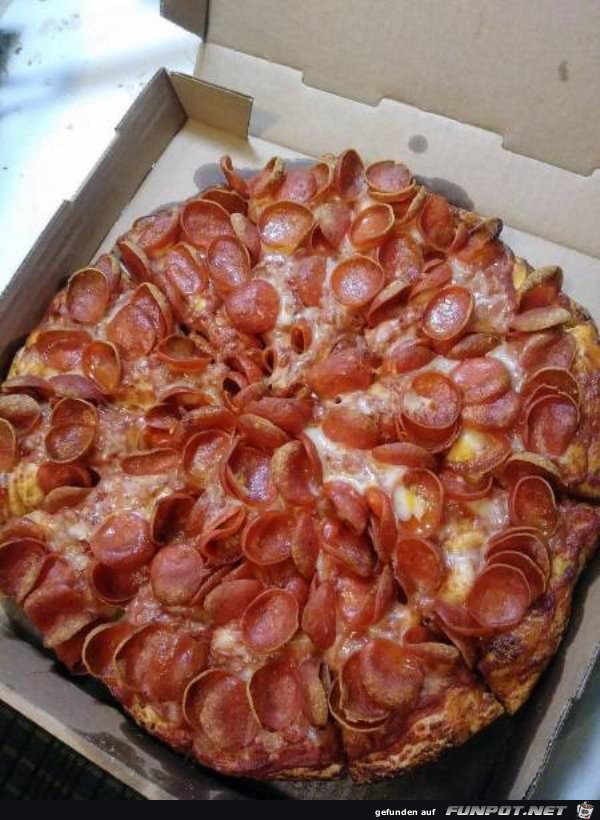 Peperoni-Pizza extra scharf Peperoni-Pizza extra scharf