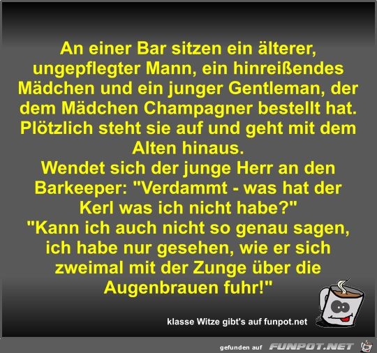 An einer Bar sitzen ein lterer