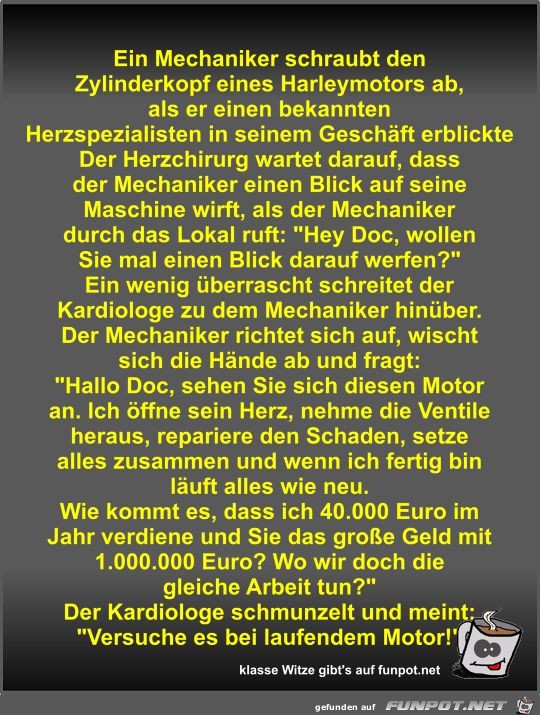Ein Mechaniker schraubt den Zylinderkopf eines Harleymotors Ein Mechaniker schraubt den Zylinderkopf eines Harleymotors