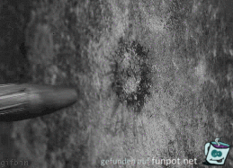 Patroneneinschlag in Slow Motion Patroneneinschlag in Slow Motion