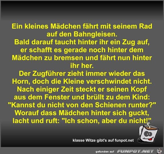 Ein kleines Mdchen fhrt mit seinem Rad auf den Bahngleisen