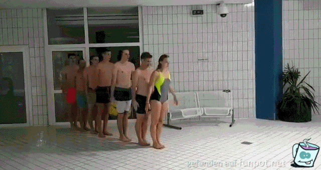 Sieben springen in Pool Sieben springen in Pool