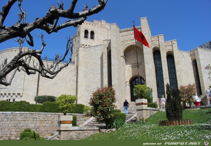 Impressionen vom Skanderbeg-Museum in dessen...