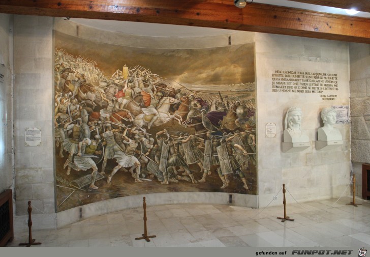 Impressionen vom Skanderbeg-Museum in dessen...