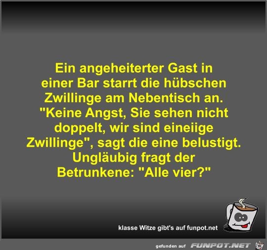 Ein angeheiterter Gast in einer Bar starrt die hübschen... Ein angeheiterter Gast in einer Bar starrt die hübschen...