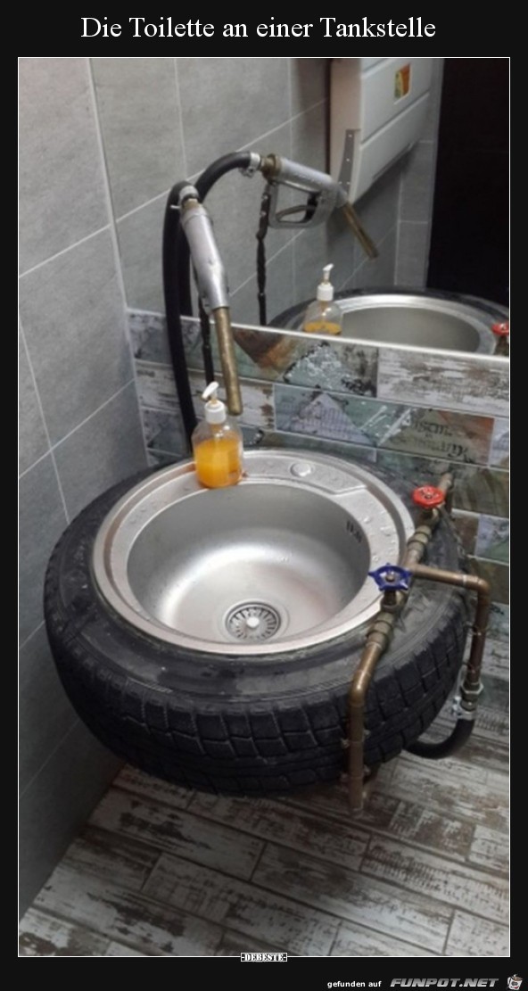 Die Toilette an einer Tankstelle Die Toilette an einer Tankstelle