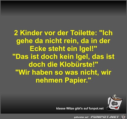 2 Kinder vor der Toilette 2 Kinder vor der Toilette