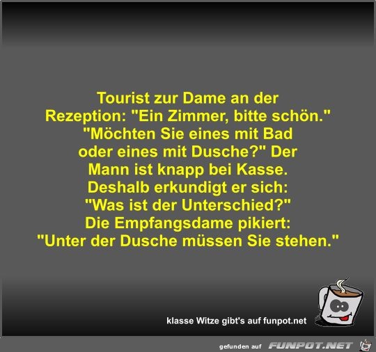 Tourist zur Dame an der Rezeption