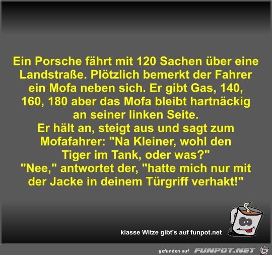 Ein Porsche fährt mit 120 Sachen über eine Landstraße Ein Porsche fährt mit 120 Sachen über eine Landstraße