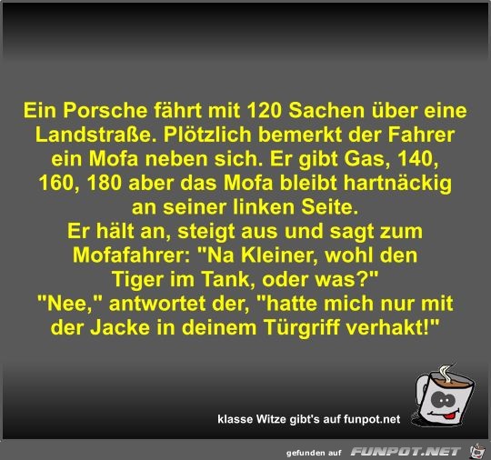 Ein Porsche fhrt mit 120 Sachen ber eine Landstrae