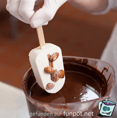 Schokoeis mit Nüssen Schokoeis mit Nüssen