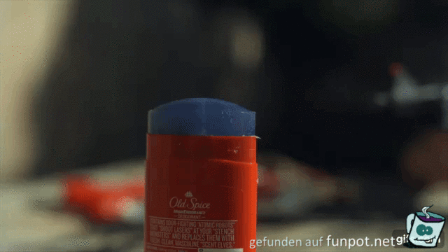 Pistolenschuß durch Old Spice Dose Pistolenschuß durch Old Spice Dose