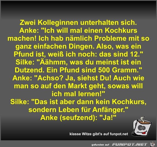 Zwei Kolleginnen unterhalten sich Zwei Kolleginnen unterhalten sich