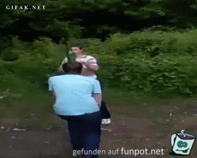 Flasche von Kopf kicken Flasche von Kopf kicken