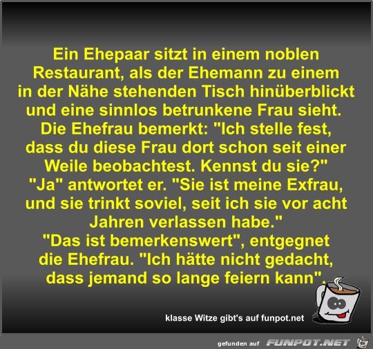 Ein Ehepaar sitzt in einem noblen Restaurant Ein Ehepaar sitzt in einem noblen Restaurant