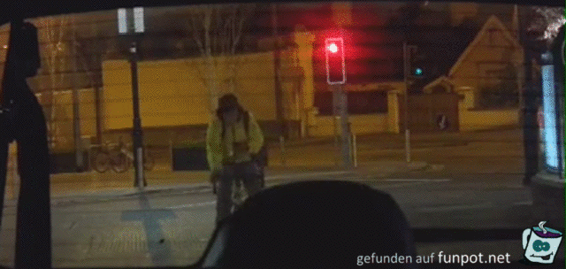 Das passiert Radfahrern die immer auf das Handy schauen Das passiert Radfahrern die immer auf das Handy schauen