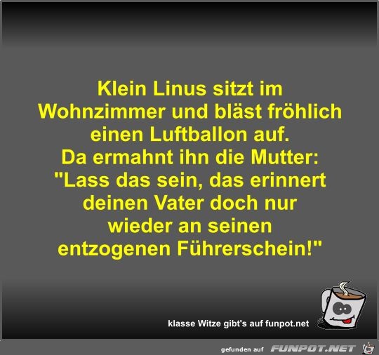 Klein Linus sitzt im Wohnzimmer Klein Linus sitzt im Wohnzimmer