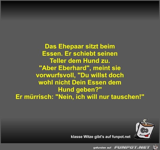 Das Ehepaar sitzt beim Essen