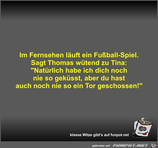 Im Fernsehen luft ein Fuball-Spiel