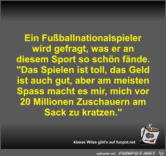 Ein Fuballnationalspieler wird gefragt