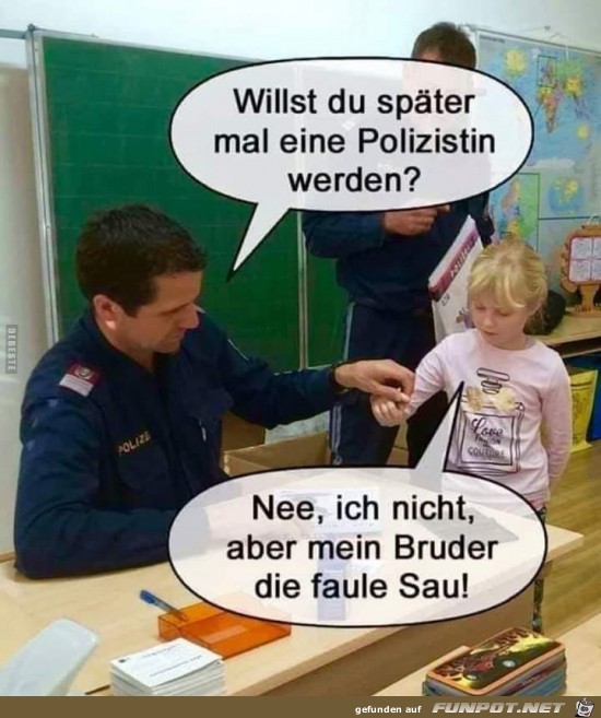 willst du spter mal eine Polizistin werden ?.......