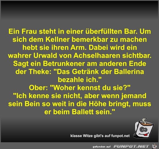 Ein Frau steht in einer berfllten Bar