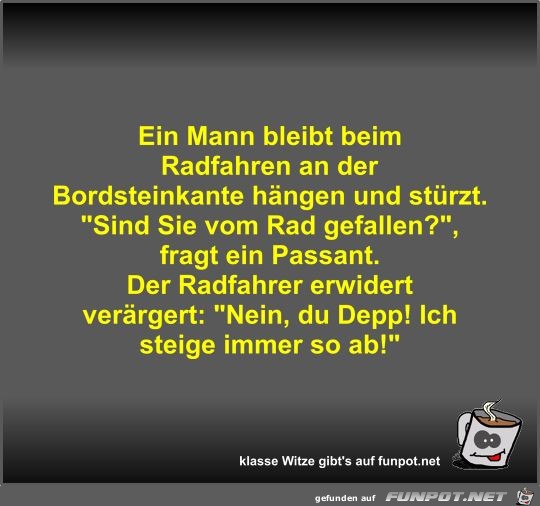 Ein Mann bleibt beim Radfahren an der Bordsteinkante hngen