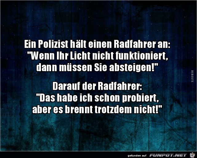 ein Polizist hält einen Radfahrer an.... ein Polizist hält einen Radfahrer an....